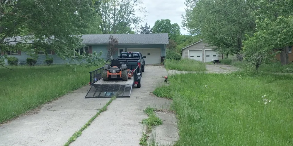 Local yard cleanup service experts serving Elyria, OH - Hendricks Mowing