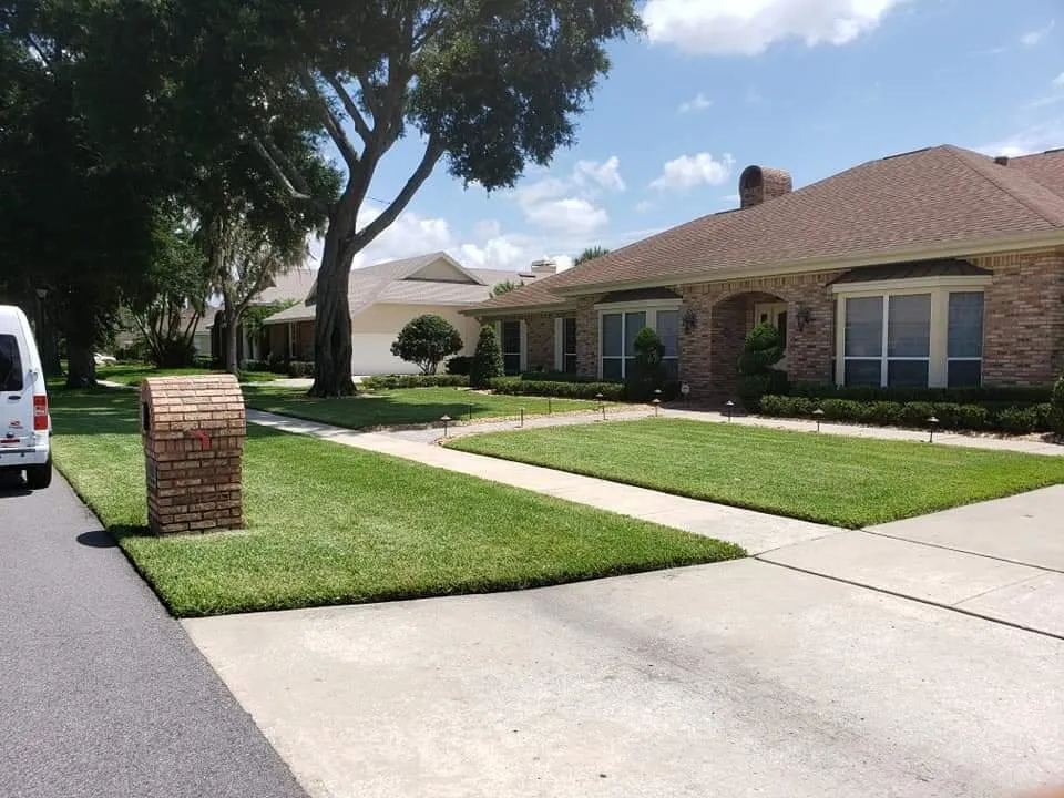 Custom lawn care service in Wekiva Springs, FL by Hendrix Lawn Service