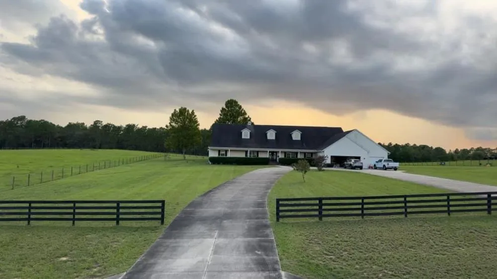 Professional garden landscaping experts serving Lecanto, FL - Henleys Lawn And Landscaping