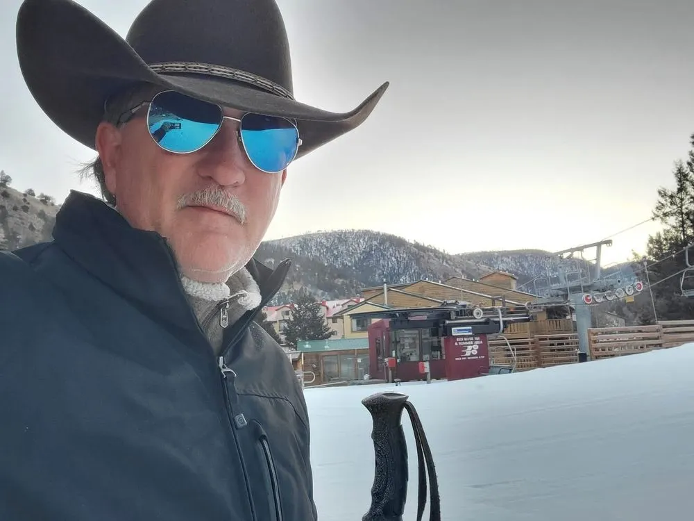 Affordable lawn mowing service near you in Arlington, TX by Hennard Contracting