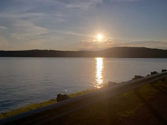 Henricks Lawn Care Logo