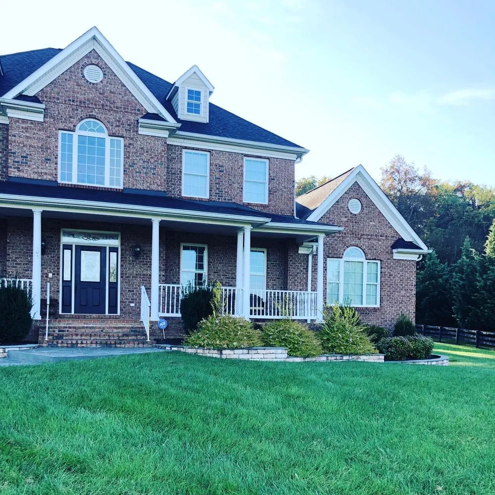 Expert lawn mowing service in Cross Junction, VA - Henriques Landscapes