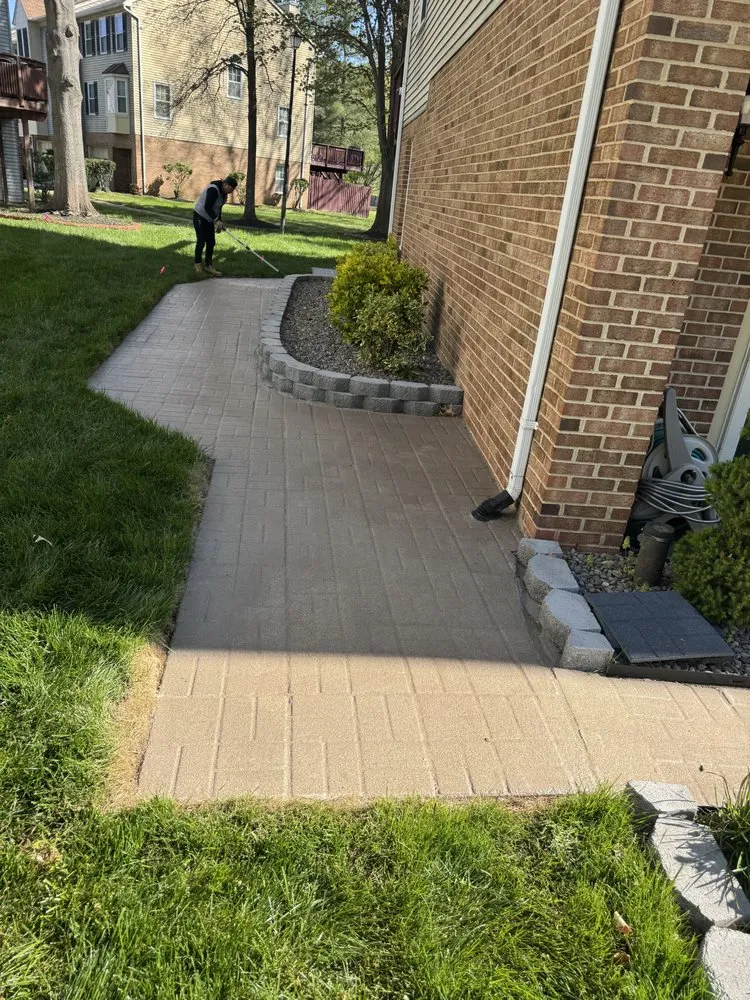 Top-rated lawn mowing service experts serving Fairmount Heights, MD - Henriquez Mansory