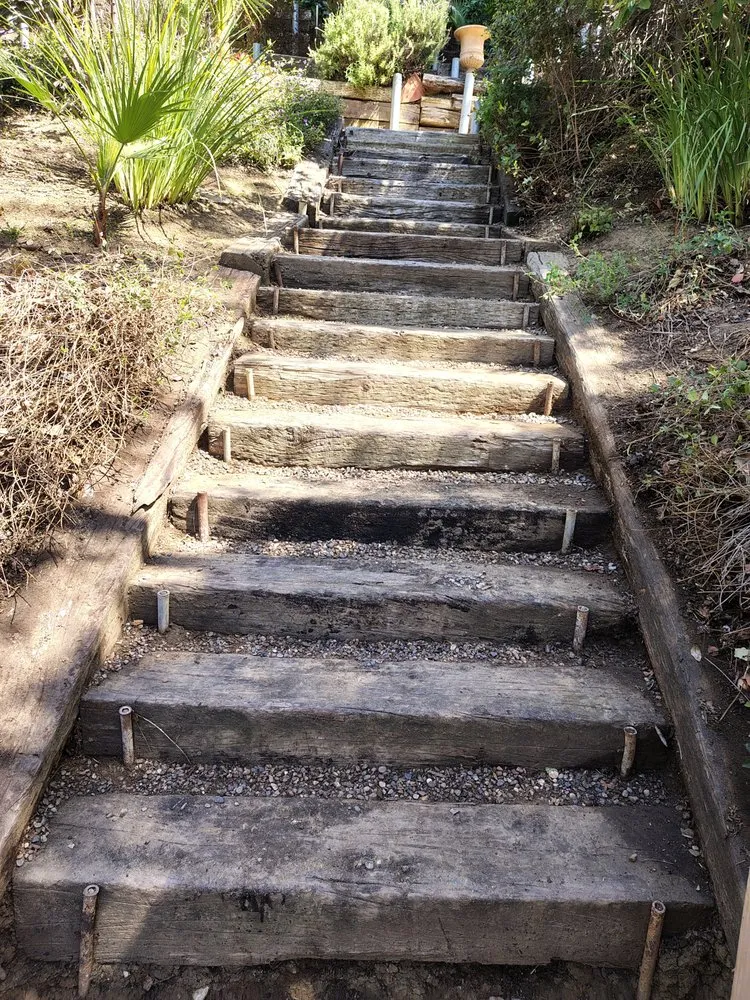 Top-rated garden landscaping for year-round maintenance in Los Angeles, CA by Henry Gardening