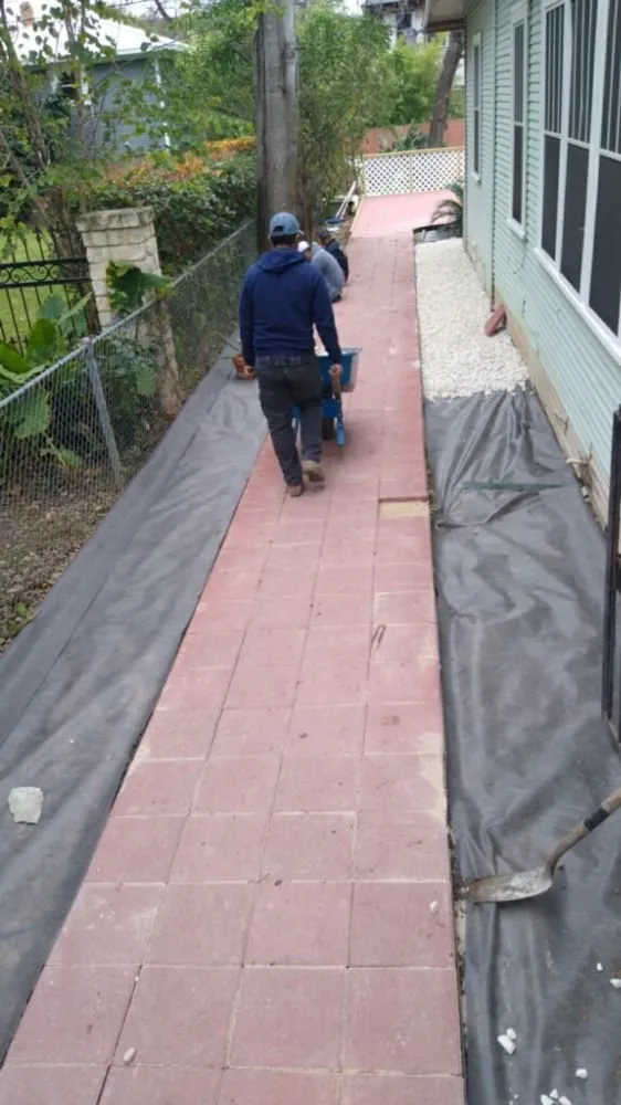 Affordable lawn care service experts serving San Antonio, TX - Henry Giraldo Lawn Services