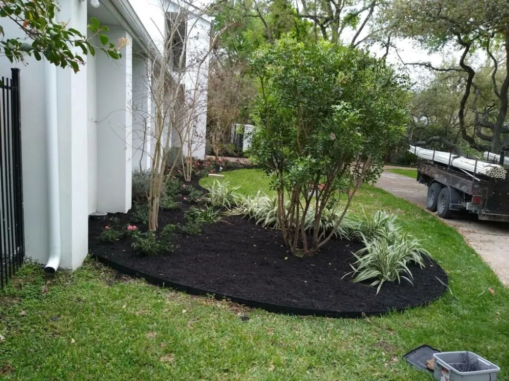 Trusted yard cleanup service for homes across San Antonio, TX - Henry Giraldo Lawn Services