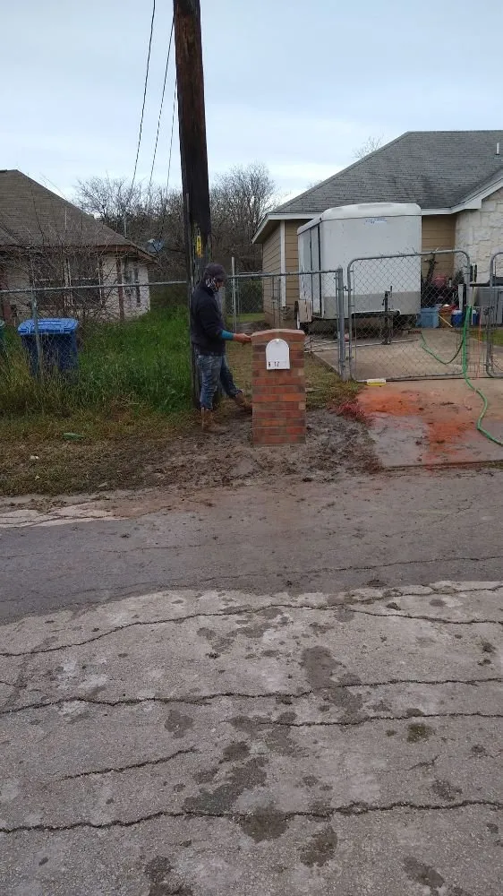 Expert landscaping services in San Antonio, TX by Henry Giraldo Lawn Services