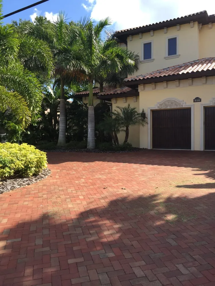 Expert lawn care service experts serving Largo, FL - Henry G's Lawn Care & Landscaping