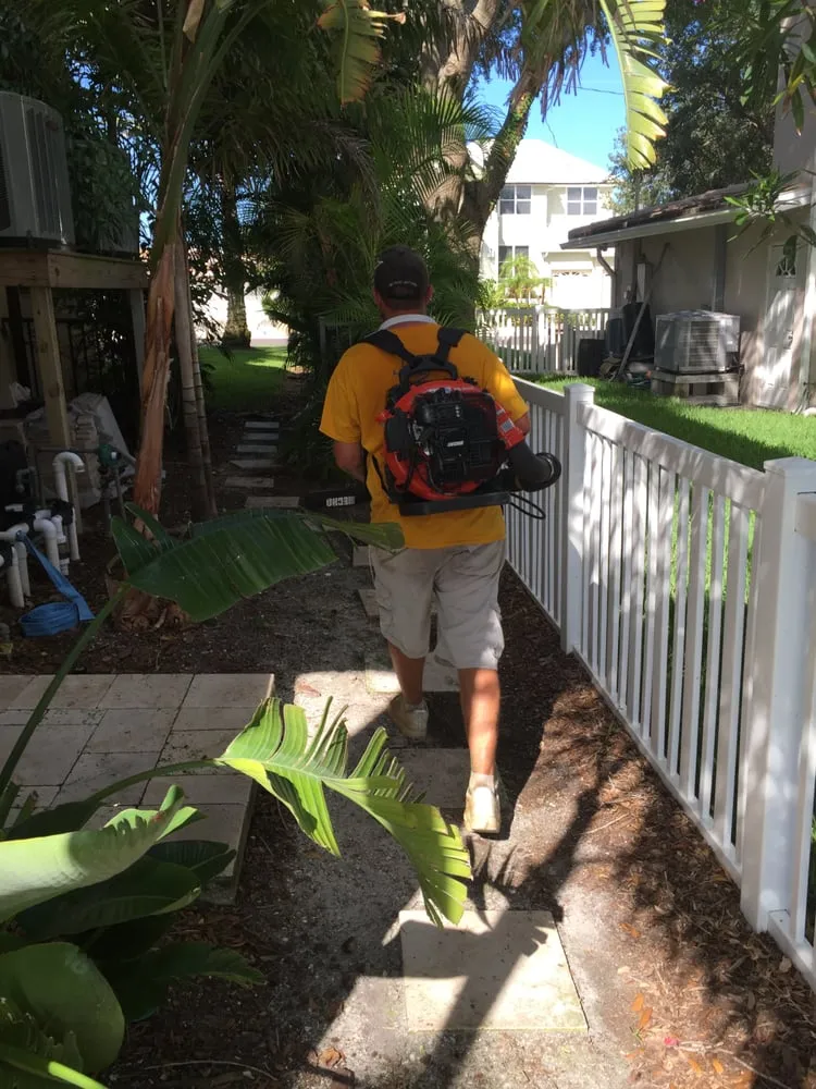 Custom lawn mowing service experts serving Largo, FL - Henry G's Lawn Care & Landscaping