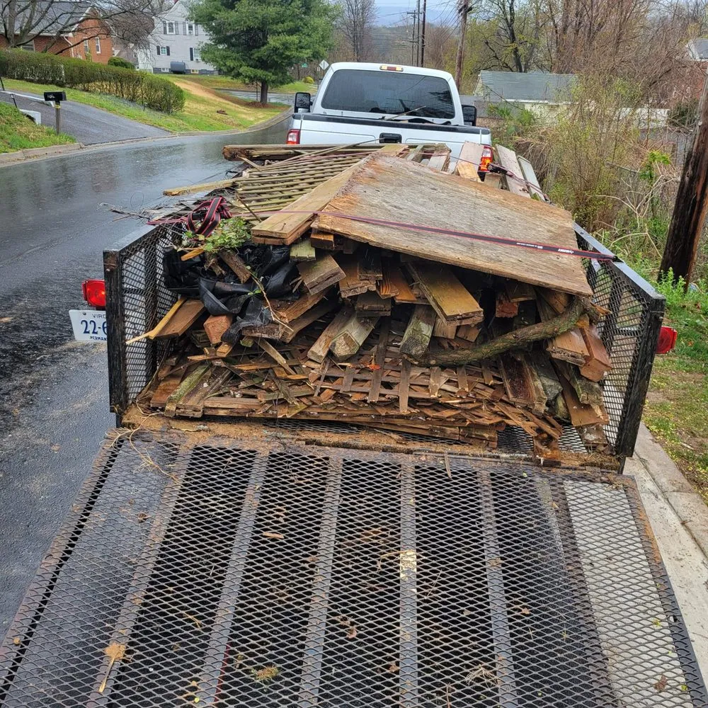Reliable yard cleanup service in Baytown, TX by Henry Landscape Services