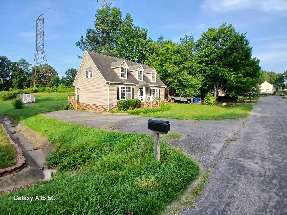 Top-rated yard maintenance in Petersburg, VA by Henry MB Lawn Care Service