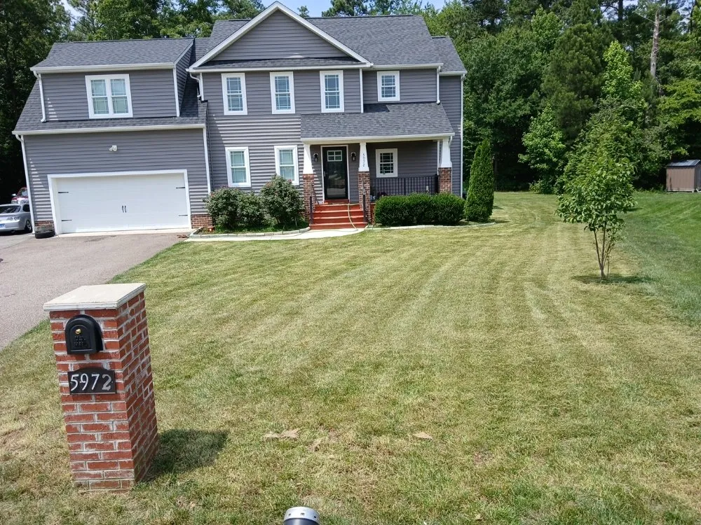 Professional yard cleanup service for homes in Petersburg, VA by Henry MB Lawn Care Service