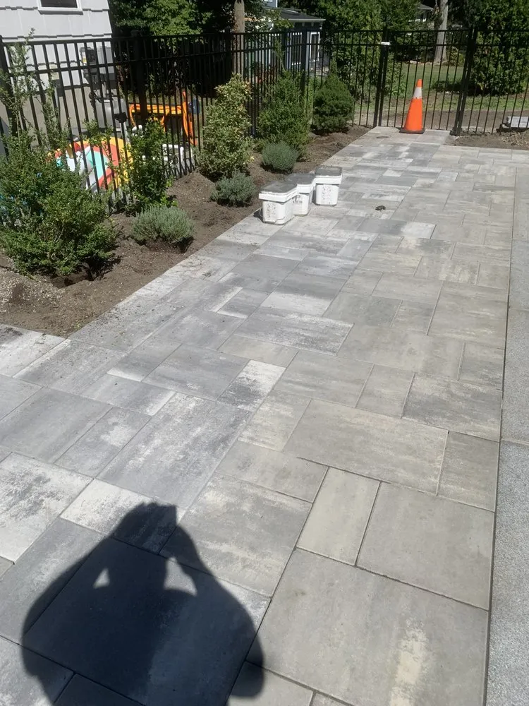 Professional lawn care service experts serving Fairfield, CT - Henry Rodriguez LLC