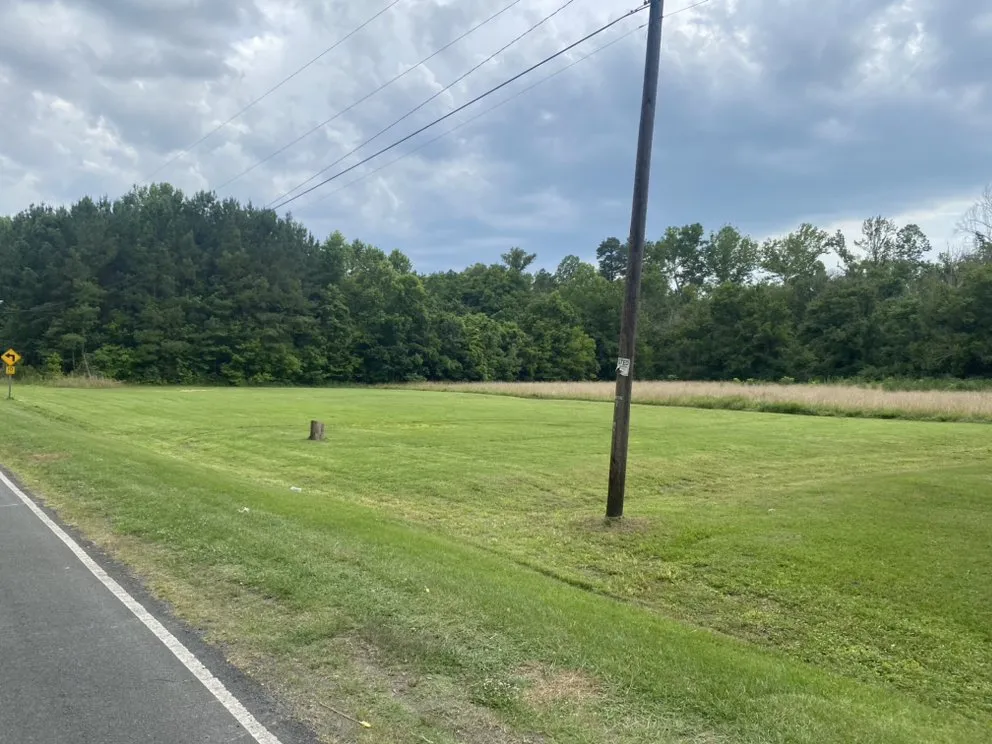 Trusted outdoor landscaping for year-round maintenance across Oxford, NC - Henry’s Lawn Care & More