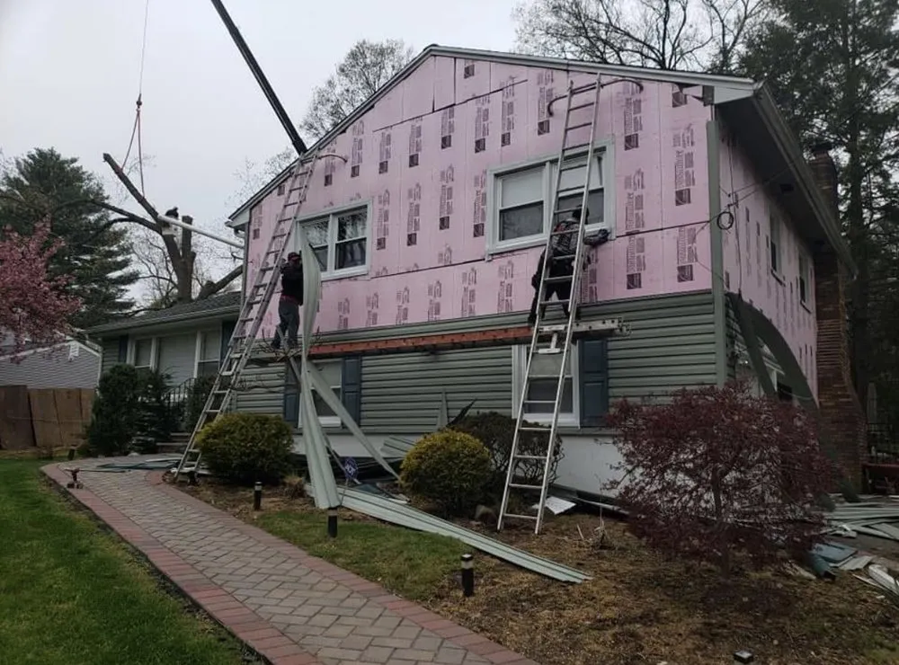 Professional lawn care service experts serving Livingston, NJ - Henry's