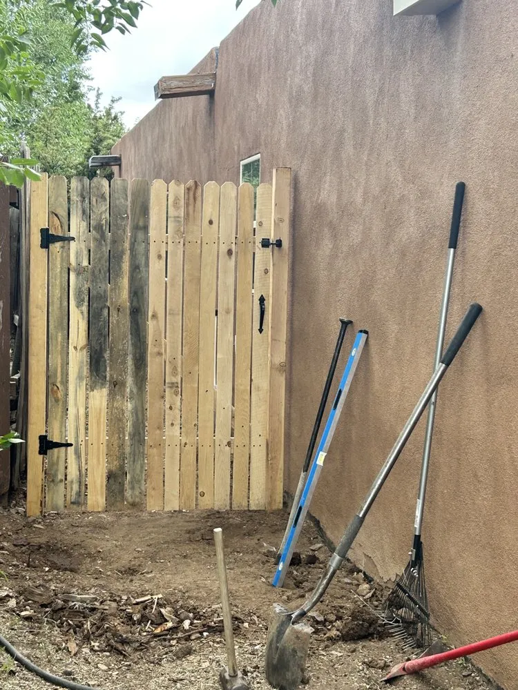 Affordable lawn care service experts serving Santa Fe, NM - Henry’s Tree Experience