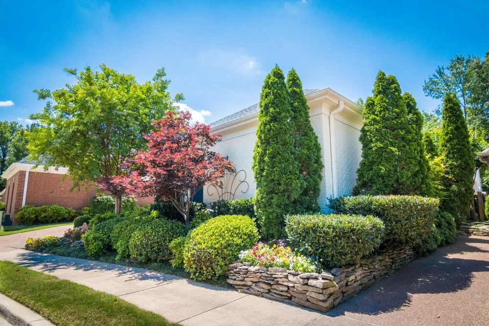 Professional lawn care service in Memphis, TN - Herbi-Systems