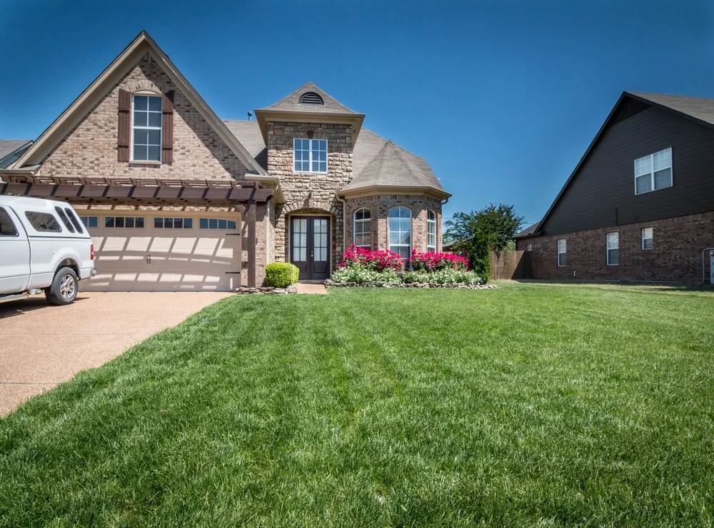 Professional lawn mowing service experts serving Memphis, TN - Herbi-Systems