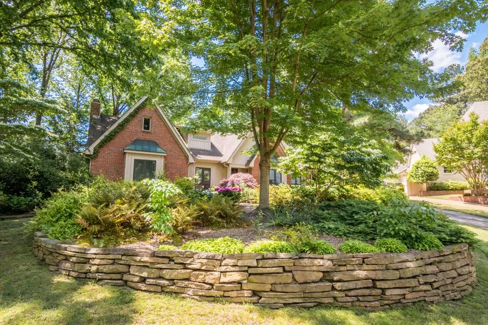 Custom garden landscaping with custom design in Memphis, TN by Herbi-Systems