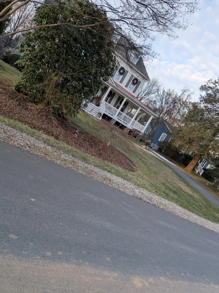 Top-rated landscaping services for year-round maintenance in Woodbridge, VA by Heredia Lawn Service