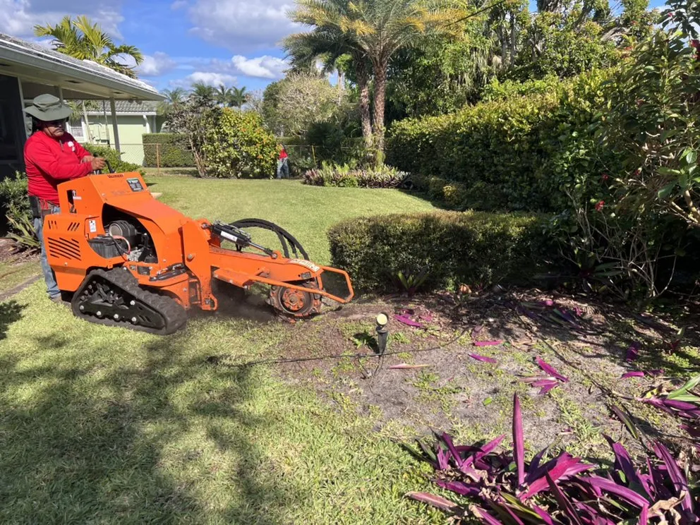 Expert lawn care service in Lake Worth, FL - Herlindo's Empire