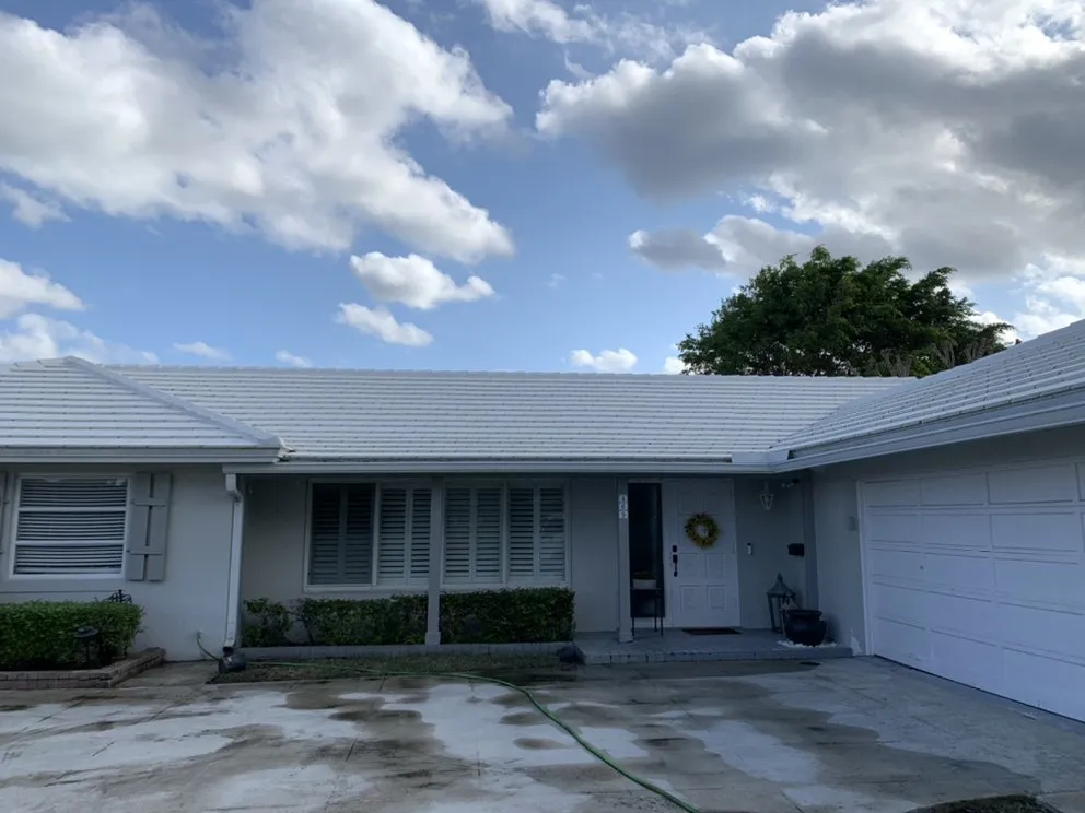 Reliable lawn mowing service with custom design in Lake Worth, FL by Herlindo's Empire