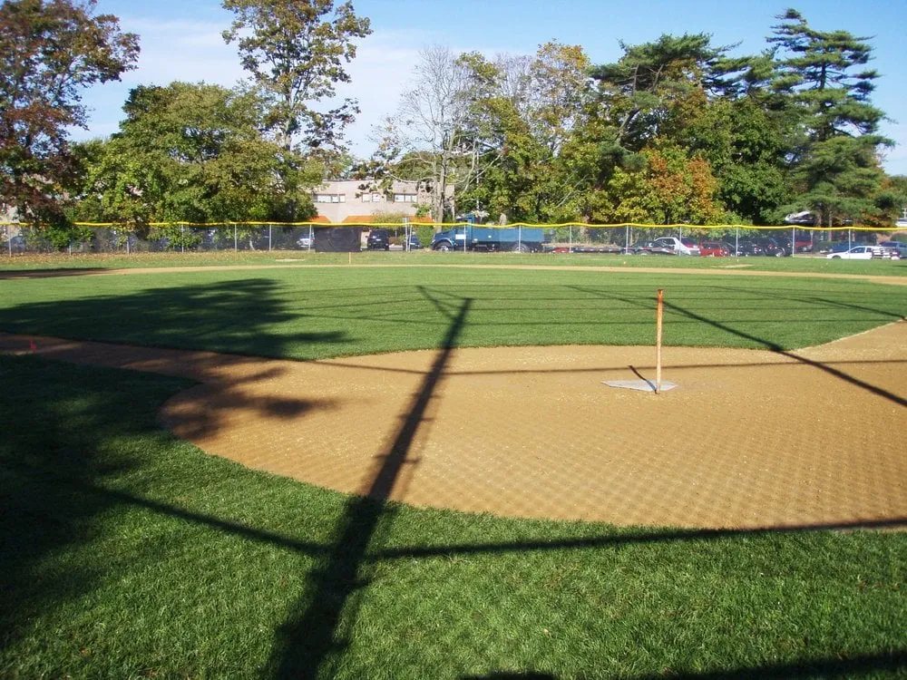 Local yard maintenance experts serving Huntington, NY - Hermann Lindau & Son Sodding Seeding