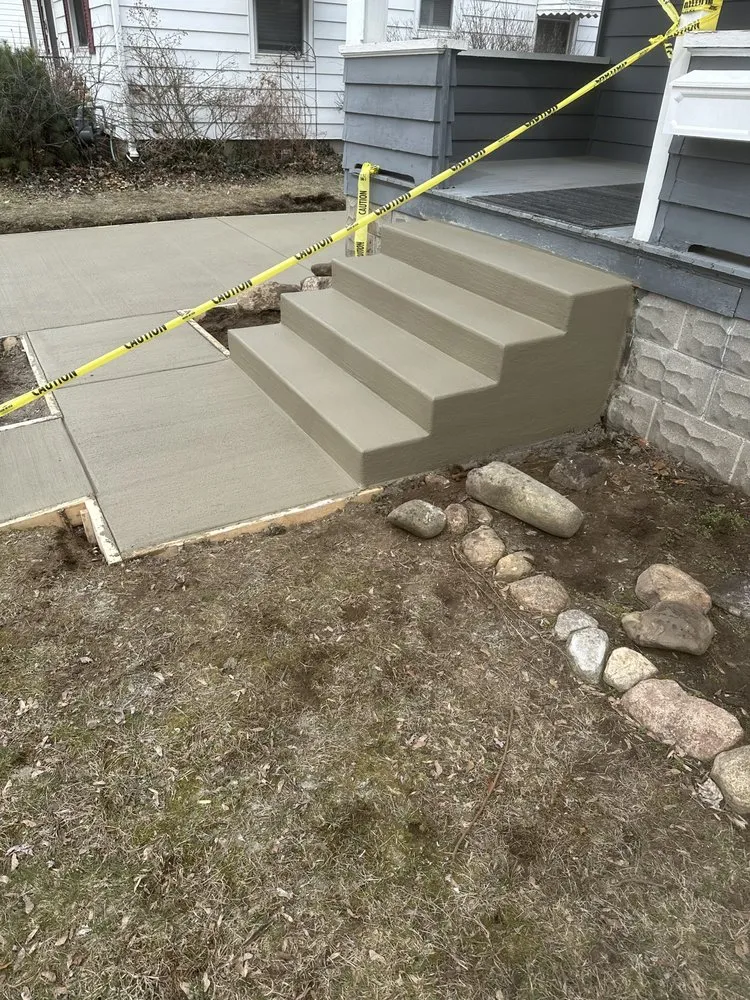 Reliable lawn mowing service in Toledo, OH - Hermanos Concrete