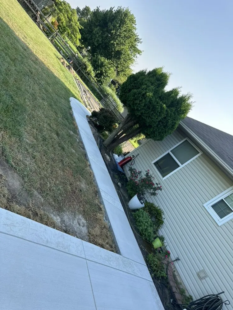 Affordable yard cleanup service experts serving Toledo, OH - Hermanos Concrete