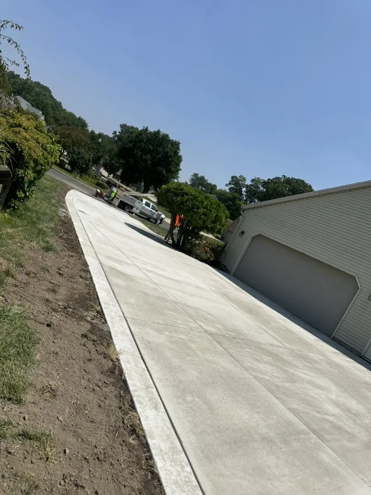 Affordable residential landscaping in Toledo, OH - Hermanos Concrete