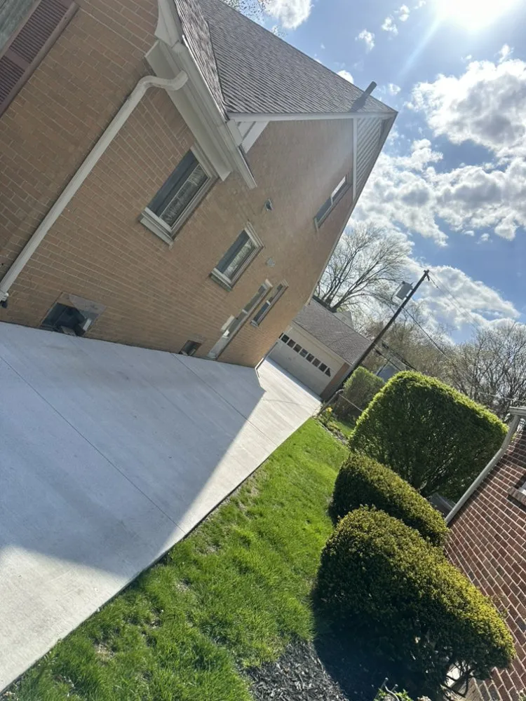 Top-rated garden landscaping experts serving Toledo, OH - Hermanos Concrete