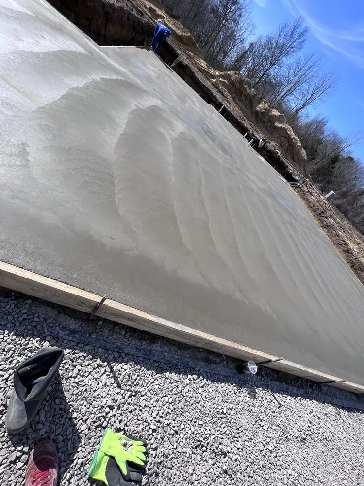 Local yard cleanup service in Toledo, OH by Hermanos Concrete