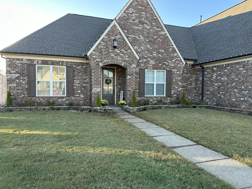 Affordable lawn care service for residential properties in Memphis, TN by Hermosa Landscapes