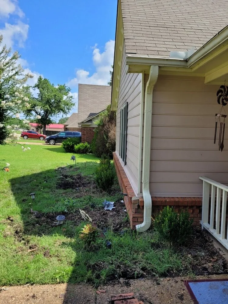 Reliable lawn care service in Memphis, TN by Hermosa Landscapes