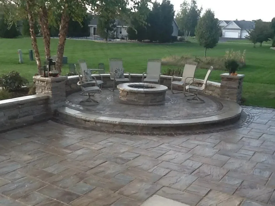 Top-rated lawn care service experts serving Rockford, IL - Hernandez Brothers