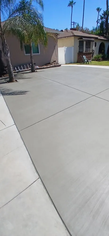 Reliable lawn care service for homes across San Bernardino, CA - Hernandez Construction & Landscaping