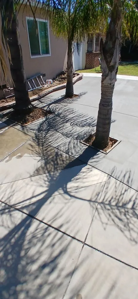 Professional lawn mowing service experts serving San Bernardino, CA - Hernandez Construction & Landscaping