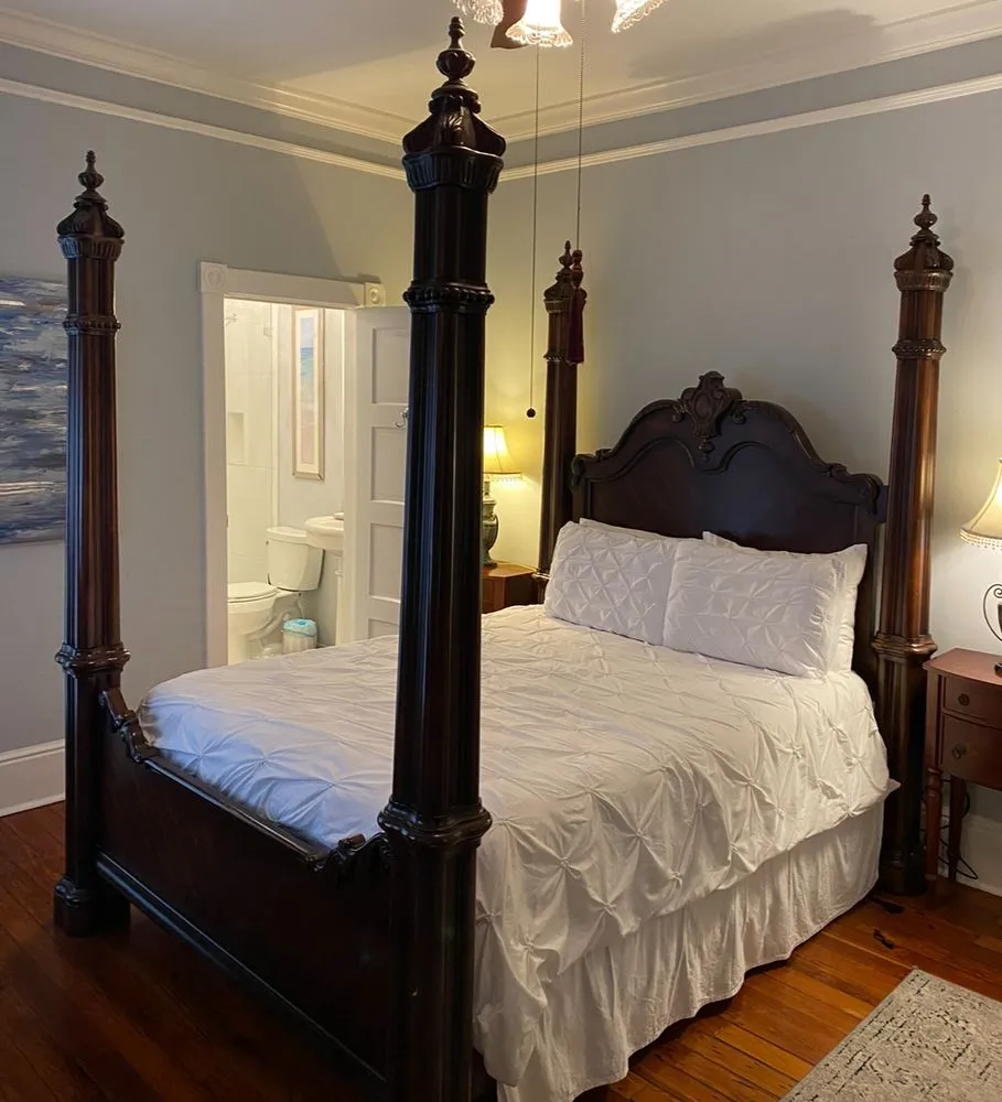 Local landscaping services in Thunderbolt, GA - Hernandez Group Clean Services