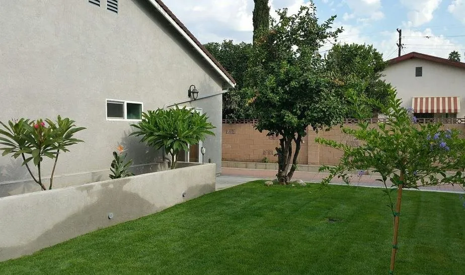Professional residential landscaping in Los Angeles, CA by Hernandez Landscape