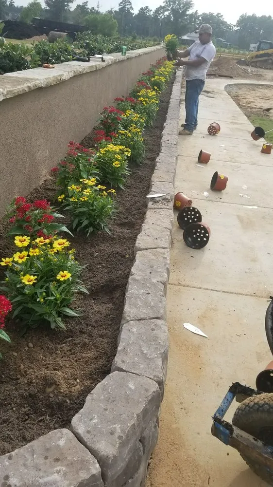 Expert residential landscaping experts serving Magnolia, TX - Hernandez Landscaping & Garden Design