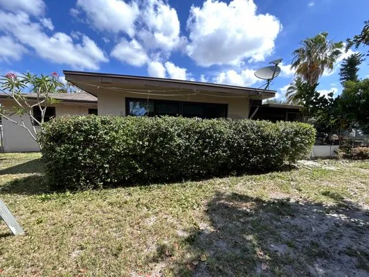 Hernandez Landscaping Logo