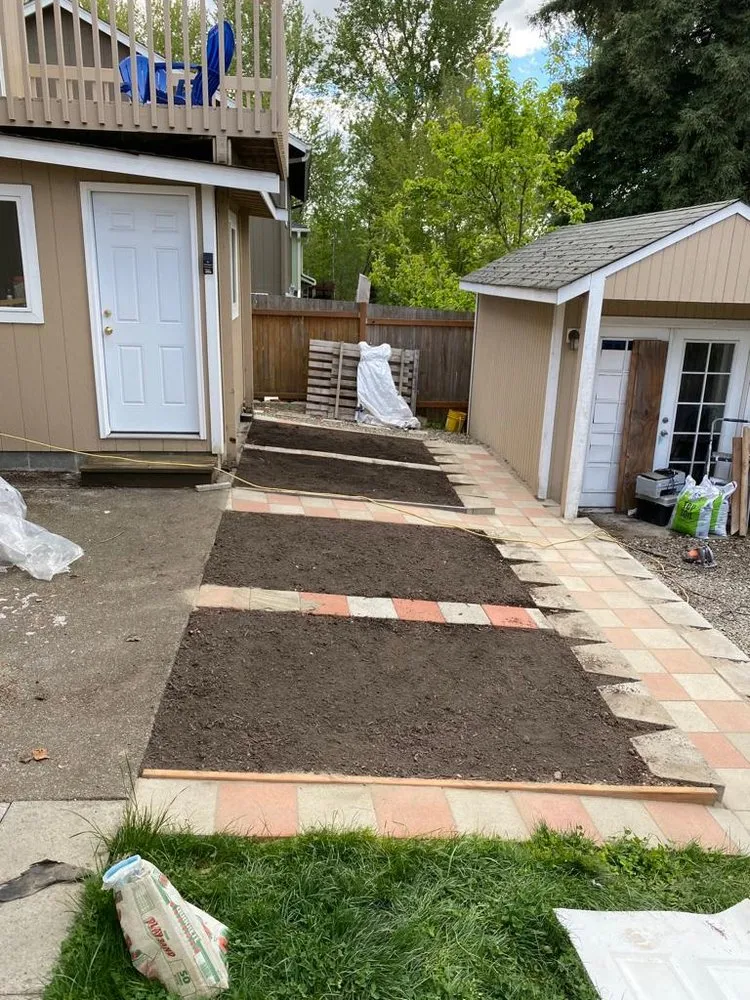 Reliable yard maintenance in Kent, WA by Hernandez Landscaping