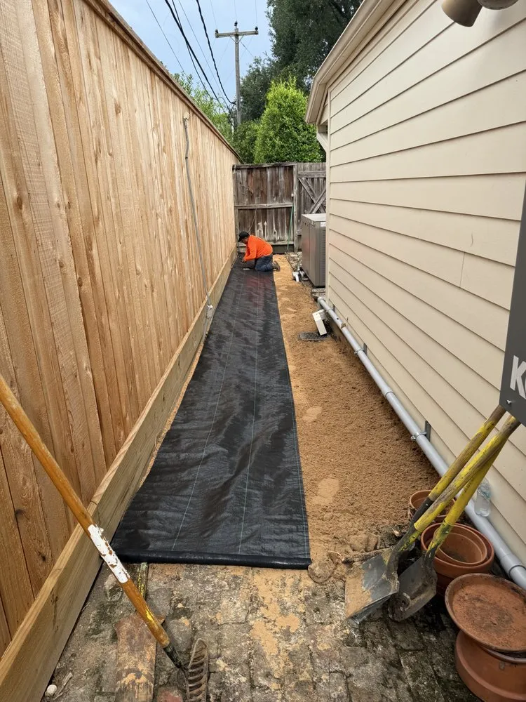 Reliable yard maintenance for year-round maintenance in Rosenberg, TX by Hernandez Landscaping