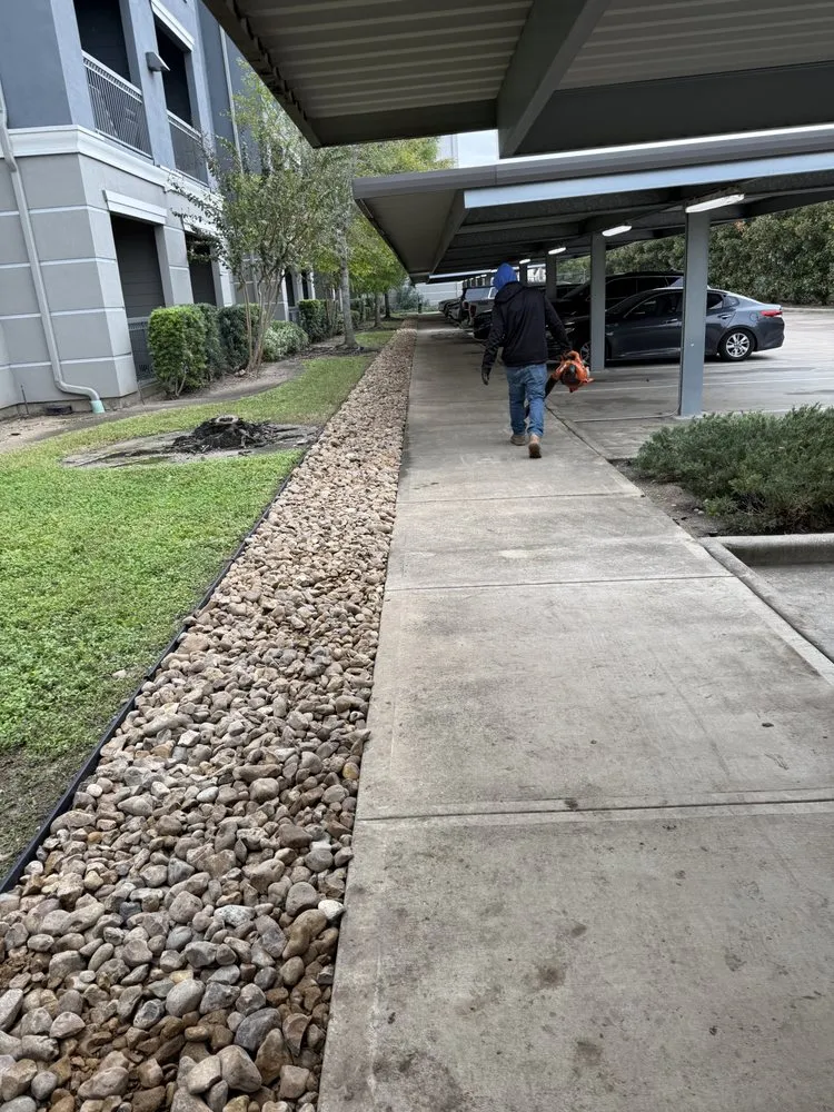 Trusted residential landscaping with custom design in Rosenberg, TX by Hernandez Landscaping