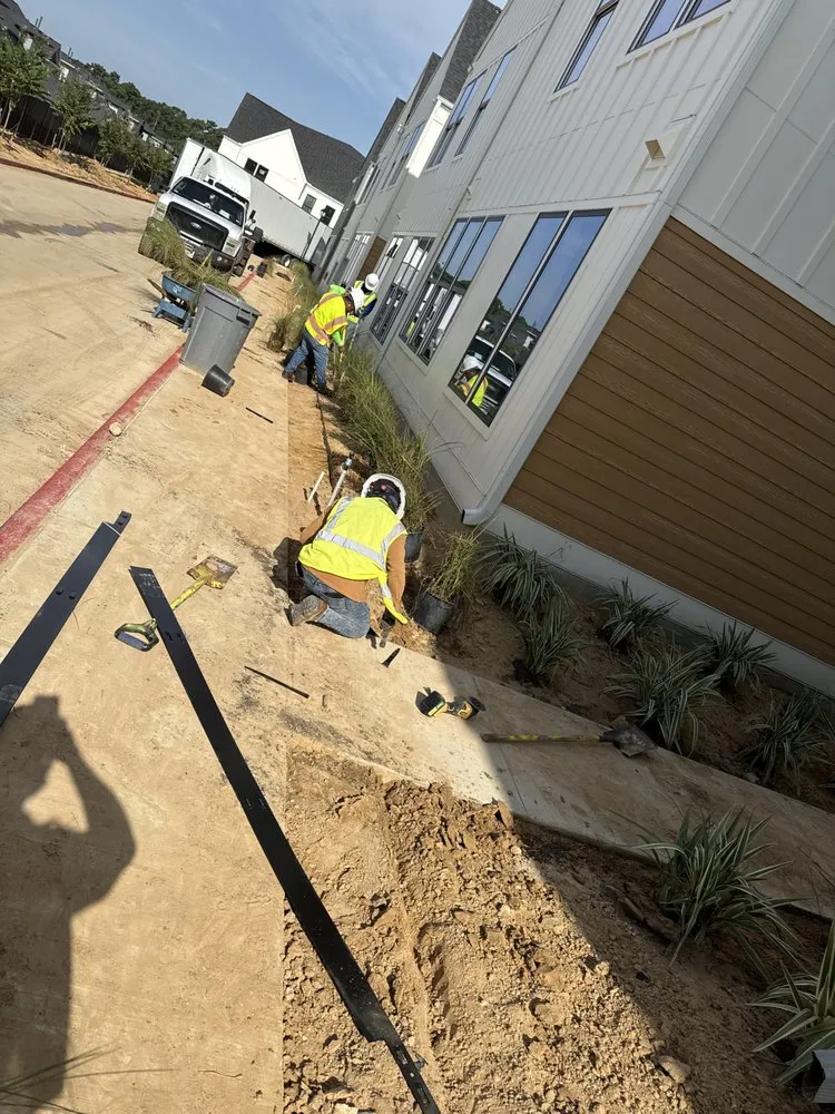 Trusted landscape installation for homes in Rosenberg, TX by Hernandez Landscaping