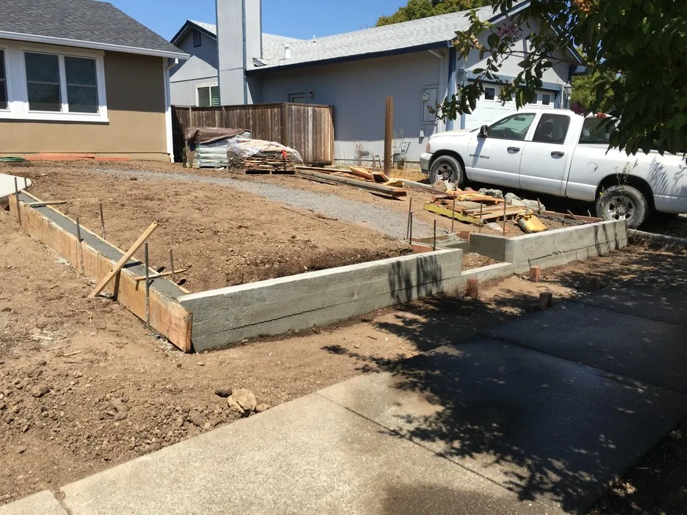 Expert yard maintenance for homes in Sebastopol, CA by Hernandez Landscaping