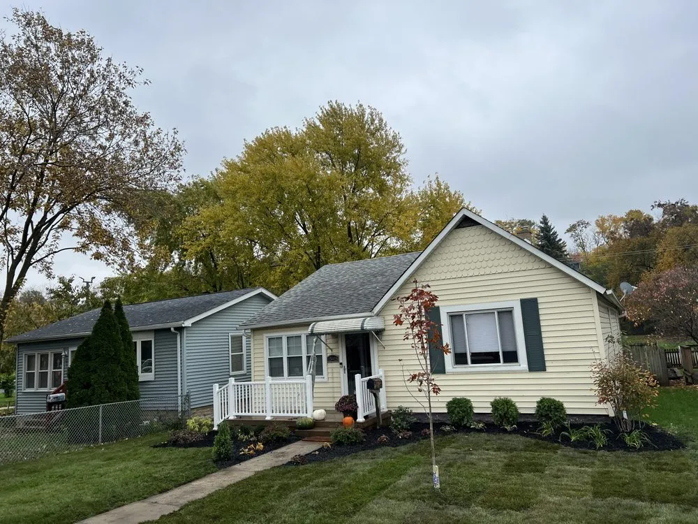 Custom yard maintenance in Chicago, IL by Hernandez Lawn care