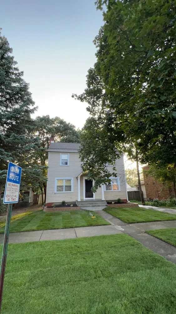 Trusted lawn mowing service in Chicago, IL by Hernandez Lawn care