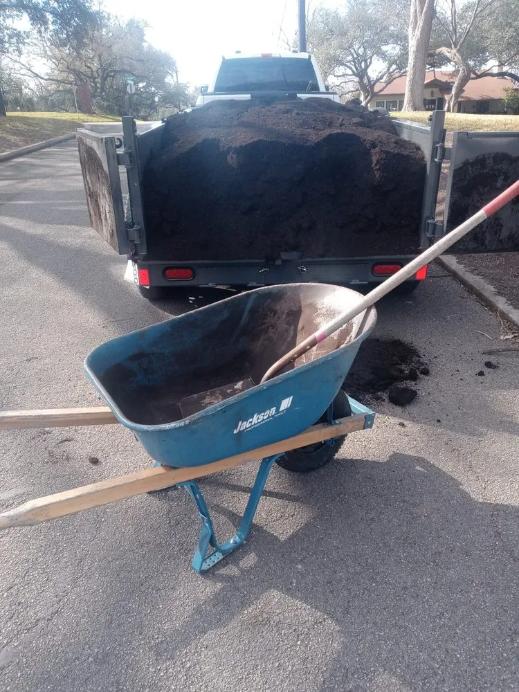 Local yard maintenance in San Antonio, TX by Hernandez Lawn Care