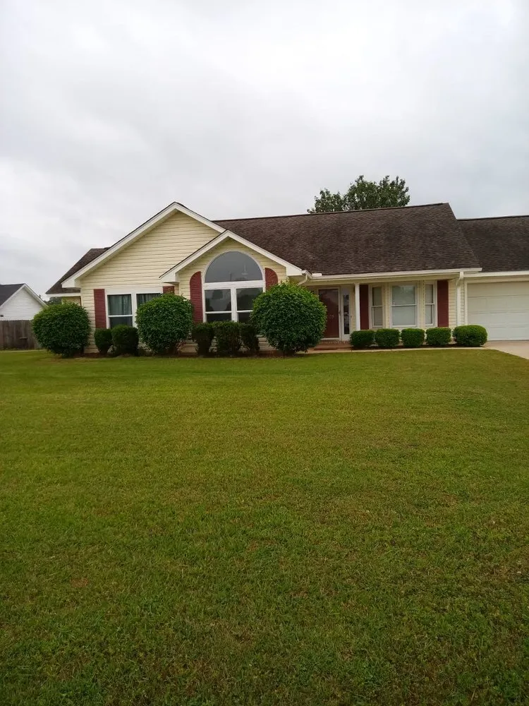 Trusted garden landscaping in Duncanville, AL by Hernandez Lawn Maintenance